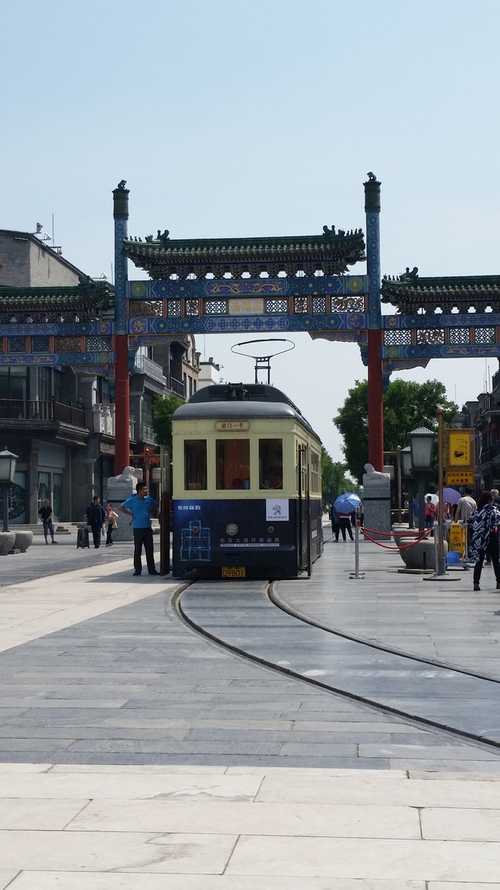 A train in the middle of the streets 20160518 135322 orig