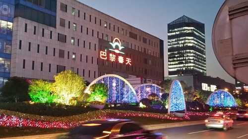 Outside Wujiaochang 五角场 Wujiaochang