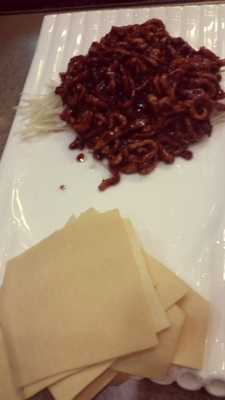 Wraps with grounded meat as filling Wraps with grounded meat