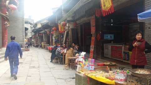 Vendors on the streets of Daxu Vendors
