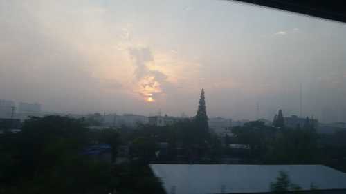 The sun is rising 20160519 053513 orig